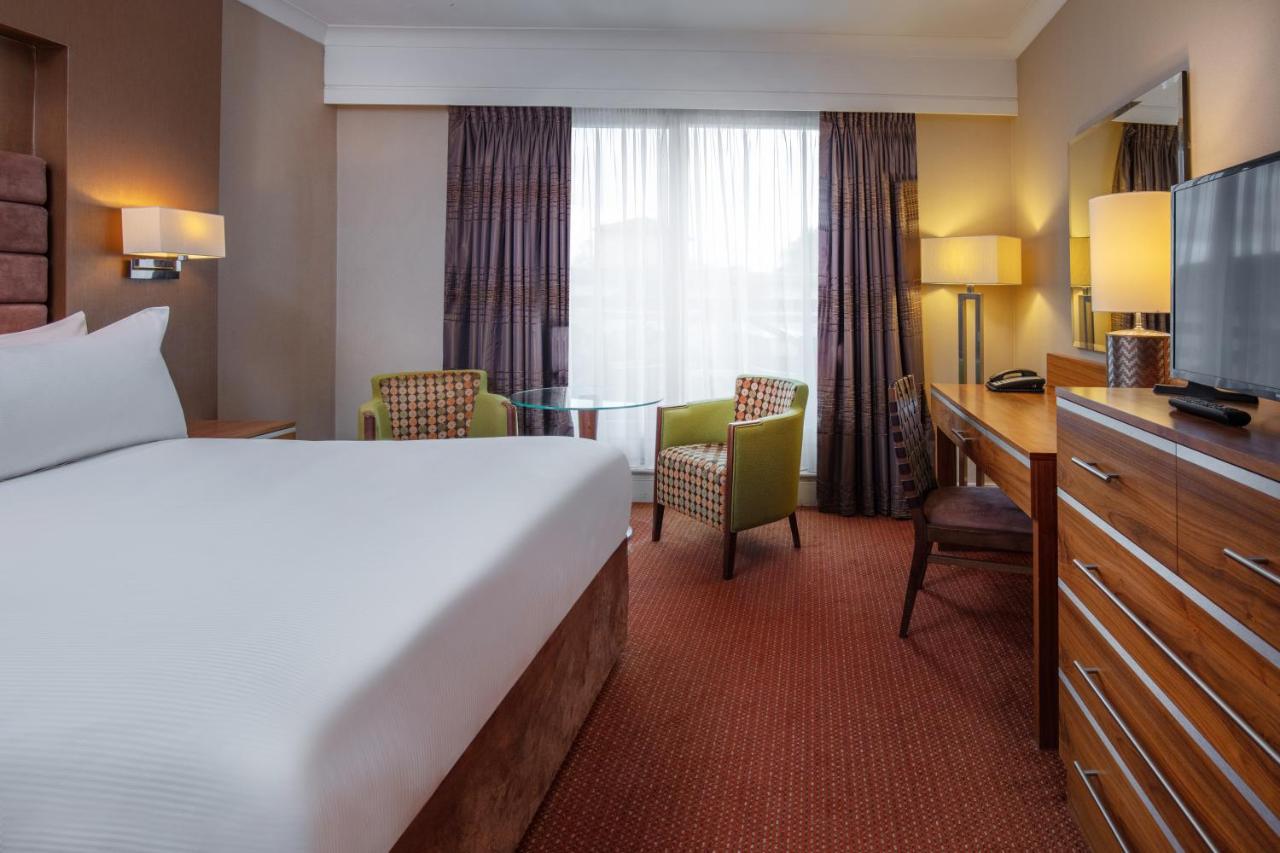 Hampshire Court Hotel & Spa Бейсінгсток Екстер'єр фото